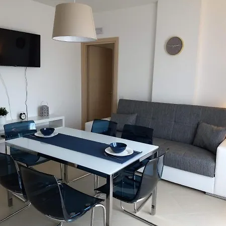 Penthouse On The Adriatic Sea 公寓 *